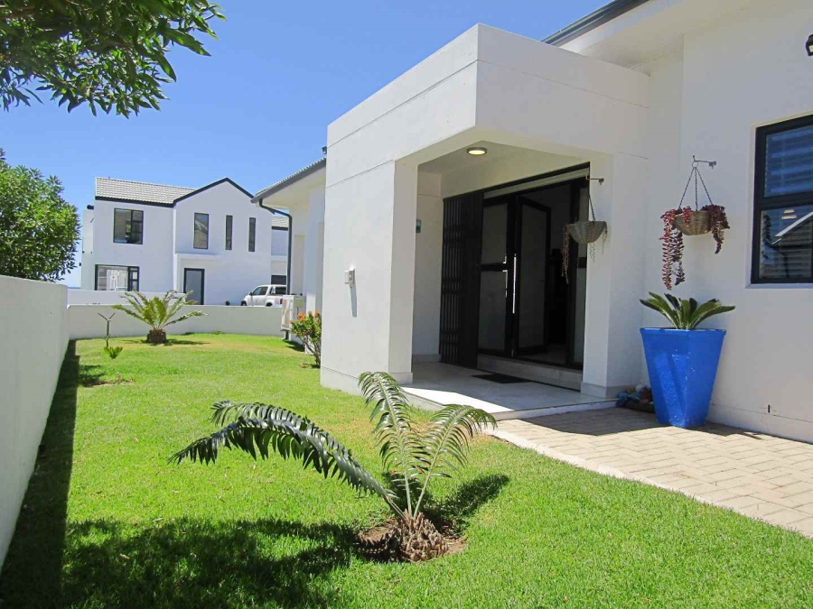 3 Bedroom Property for Sale in Sandy Point Western Cape
